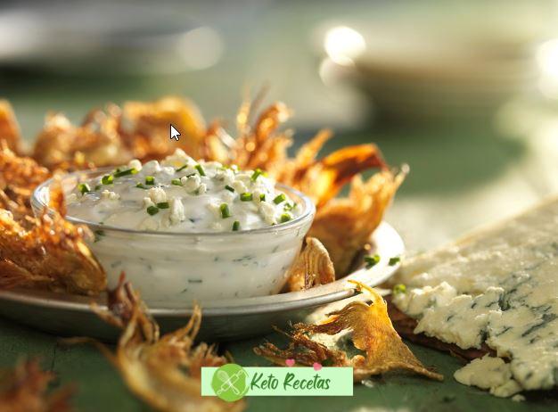 Chips de Alcachofa con Dip de Queso Feta