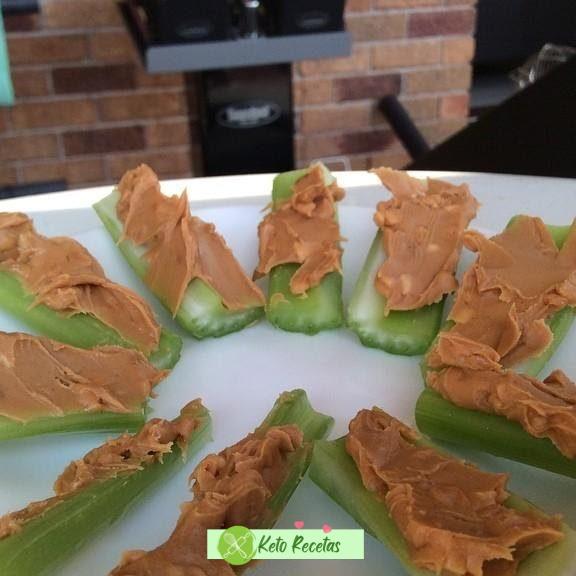 Snack Saludable: Palitos de Apio con Mantequilla de Almendra