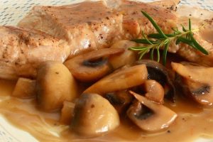 Champiñones con Leche de Almendra y Romero: Sopa Deliciosa