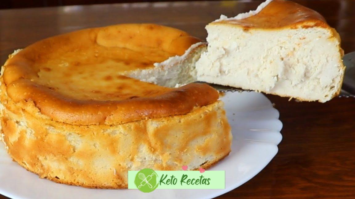 Pastel de Queso de Almendra con Frutas Rojas