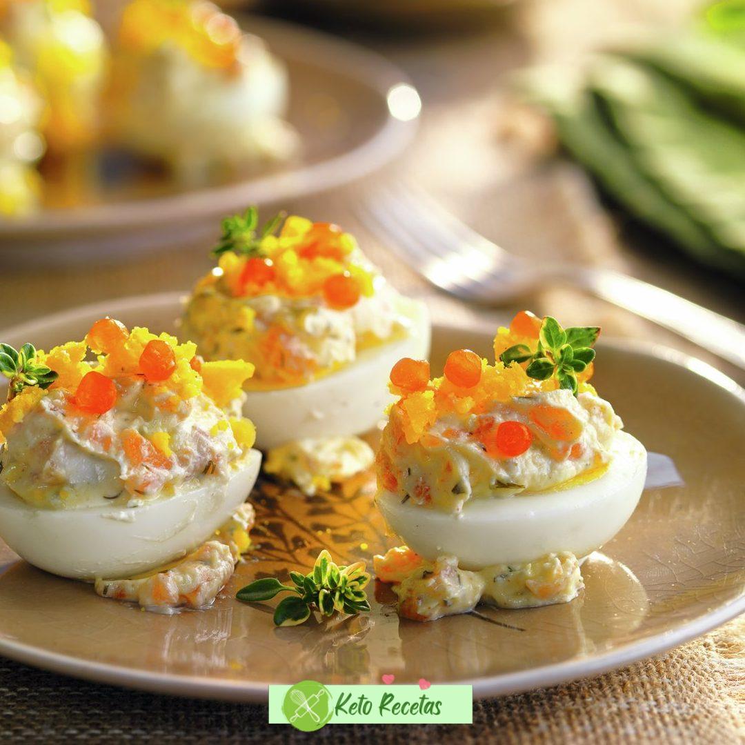 Huevos Rellenos con Salmón y Crema Agria