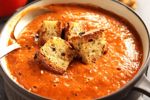 Sopa de Tomate Asado con Leche de Coco